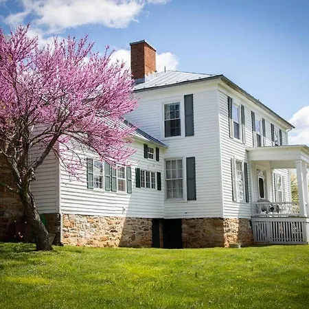 Historic 1850S Home At The Base Of Jump Mountain Near Lexington